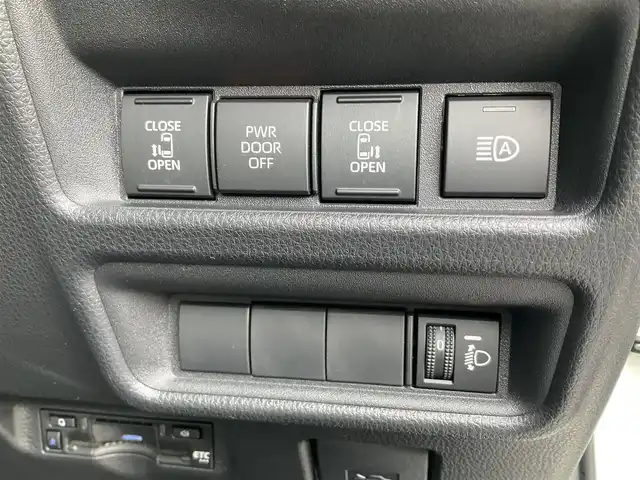 トヨタ シエンタ ハイブリッド G 滋賀県 2024(令6)年 0.6万km ホワイトパールクリスタルシャイン トヨタセーフティセンス/ブラインドスポットモニター/クルーズコントロール/4WD/7人乗り/純正ディスプレイオーディオ/　Bluetooth フルセグテレビ/バックカメラ/ビルトインETC/両側パワースライドドア/ドライブレコーダー/LEDヘッドライト/ブレーキホールド/電動パーキングブレーキ/スペアキー有り/取扱説明書/保証書