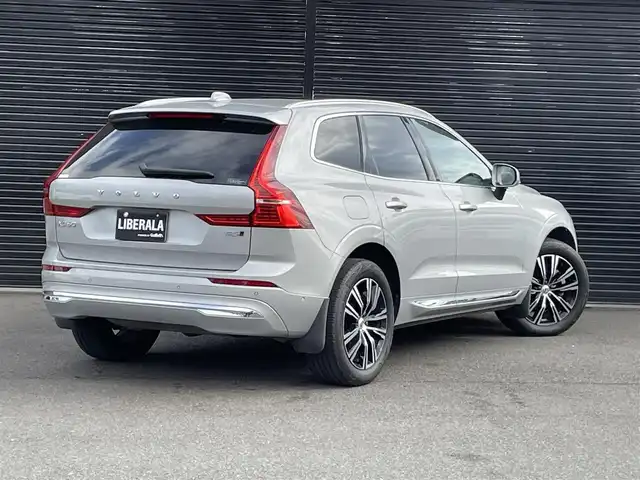 ボルボ ボルボ ＸＣ６０ B5 AWD インスクリプション 静岡県 2021(令3)年 3.6万km シルバー シルバードーン/ヘッドアップディスプレイ/黒革シート/メモリー付きパワーシート/全席シートヒーター/ンharman/kardonプレミアムサウンド・オーディオシステム/Googleマップ/純正HDDナビ/(Bluetooth/AppleCarPlay/AndroidAuto)/ USB Type-Cポート/インテリセーフ/・ACC /・LKA/・BLIS/・DAC/ワイヤレス・スマートフォン・チャージ/ フルアクティブハイビーム/ステアリングヒーター/電動リアゲート/360°カメラ/ドライブレコーダー