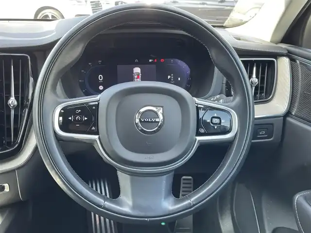 ボルボ ボルボ ＸＣ６０ B5 AWD インスクリプション 静岡県 2021(令3)年 3.6万km シルバー シルバードーン/ヘッドアップディスプレイ/黒革シート/メモリー付きパワーシート/全席シートヒーター/ンharman/kardonプレミアムサウンド・オーディオシステム/Googleマップ/純正HDDナビ/(Bluetooth/AppleCarPlay/AndroidAuto)/ USB Type-Cポート/インテリセーフ/・ACC /・LKA/・BLIS/・DAC/ワイヤレス・スマートフォン・チャージ/ フルアクティブハイビーム/ステアリングヒーター/電動リアゲート/360°カメラ/ドライブレコーダー