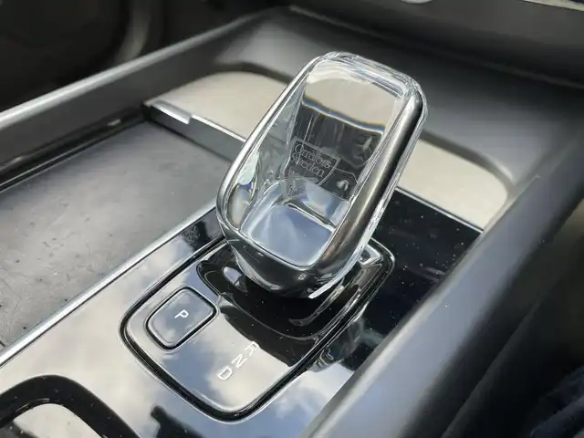 ボルボ ボルボ ＸＣ６０ B5 AWD インスクリプション 静岡県 2021(令3)年 3.6万km シルバー シルバードーン/ヘッドアップディスプレイ/黒革シート/メモリー付きパワーシート/全席シートヒーター/ンharman/kardonプレミアムサウンド・オーディオシステム/Googleマップ/純正HDDナビ/(Bluetooth/AppleCarPlay/AndroidAuto)/ USB Type-Cポート/インテリセーフ/・ACC /・LKA/・BLIS/・DAC/ワイヤレス・スマートフォン・チャージ/ フルアクティブハイビーム/ステアリングヒーター/電動リアゲート/360°カメラ/ドライブレコーダー