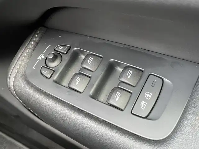 ボルボ ボルボ ＸＣ６０ B5 AWD インスクリプション 静岡県 2021(令3)年 3.6万km シルバー シルバードーン/ヘッドアップディスプレイ/黒革シート/メモリー付きパワーシート/全席シートヒーター/ンharman/kardonプレミアムサウンド・オーディオシステム/Googleマップ/純正HDDナビ/(Bluetooth/AppleCarPlay/AndroidAuto)/ USB Type-Cポート/インテリセーフ/・ACC /・LKA/・BLIS/・DAC/ワイヤレス・スマートフォン・チャージ/ フルアクティブハイビーム/ステアリングヒーター/電動リアゲート/360°カメラ/ドライブレコーダー