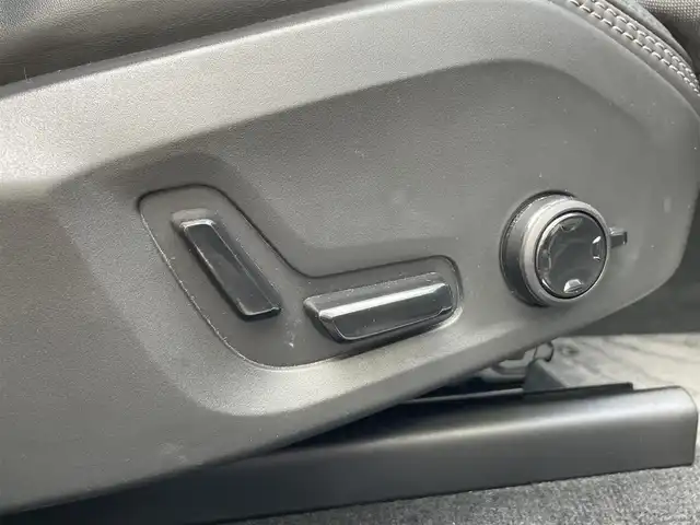 ボルボ ボルボ ＸＣ６０ B5 AWD インスクリプション 静岡県 2021(令3)年 3.6万km シルバー シルバードーン/ヘッドアップディスプレイ/黒革シート/メモリー付きパワーシート/全席シートヒーター/ンharman/kardonプレミアムサウンド・オーディオシステム/Googleマップ/純正HDDナビ/(Bluetooth/AppleCarPlay/AndroidAuto)/ USB Type-Cポート/インテリセーフ/・ACC /・LKA/・BLIS/・DAC/ワイヤレス・スマートフォン・チャージ/ フルアクティブハイビーム/ステアリングヒーター/電動リアゲート/360°カメラ/ドライブレコーダー