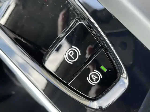 ボルボ ボルボ ＸＣ６０ B5 AWD インスクリプション 静岡県 2021(令3)年 3.6万km シルバー シルバードーン/ヘッドアップディスプレイ/黒革シート/メモリー付きパワーシート/全席シートヒーター/ンharman/kardonプレミアムサウンド・オーディオシステム/Googleマップ/純正HDDナビ/(Bluetooth/AppleCarPlay/AndroidAuto)/ USB Type-Cポート/インテリセーフ/・ACC /・LKA/・BLIS/・DAC/ワイヤレス・スマートフォン・チャージ/ フルアクティブハイビーム/ステアリングヒーター/電動リアゲート/360°カメラ/ドライブレコーダー