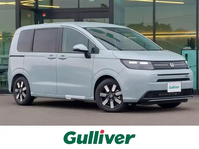 ホンダ フリード AIR EX 東京都 2025(令7)年 0.1万km フィヨルドミストパール Honda SENSING/・衝突軽減ブレーキ/・路外逸脱抑制機能/・車線維持支援システム(LKAS)/・ブラインドスポットインフォメーション/・誤発進抑制機能/・アダプティブクルーズコントロール(ACC)/リアクーラー/純正ディスプレイオーディオ/・AM/FM/HDMI/・Bluetooth/USB/バックカメラ/両側電動スライドドア/コーナーセンサー/LEDヘッドライト/前席シートヒーター/後席サンシェード/USBポート/純正15インチアルミホイール/プッシュスタート/スマートキー