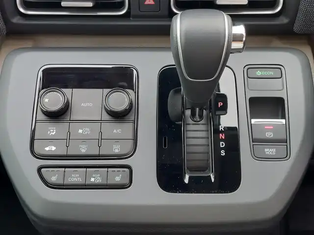 ホンダ フリード AIR EX 東京都 2025(令7)年 0.1万km フィヨルドミストパール Honda SENSING/・衝突軽減ブレーキ/・路外逸脱抑制機能/・車線維持支援システム(LKAS)/・ブラインドスポットインフォメーション/・誤発進抑制機能/・アダプティブクルーズコントロール(ACC)/リアクーラー/純正ディスプレイオーディオ/・AM/FM/HDMI/・Bluetooth/USB/バックカメラ/両側電動スライドドア/コーナーセンサー/LEDヘッドライト/前席シートヒーター/後席サンシェード/USBポート/純正15インチアルミホイール/プッシュスタート/スマートキー