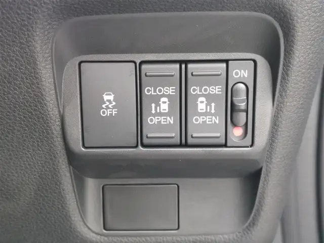 ホンダ フリード AIR EX 東京都 2025(令7)年 0.1万km フィヨルドミストパール Honda SENSING/・衝突軽減ブレーキ/・路外逸脱抑制機能/・車線維持支援システム(LKAS)/・ブラインドスポットインフォメーション/・誤発進抑制機能/・アダプティブクルーズコントロール(ACC)/リアクーラー/純正ディスプレイオーディオ/・AM/FM/HDMI/・Bluetooth/USB/バックカメラ/両側電動スライドドア/コーナーセンサー/LEDヘッドライト/前席シートヒーター/後席サンシェード/USBポート/純正15インチアルミホイール/プッシュスタート/スマートキー