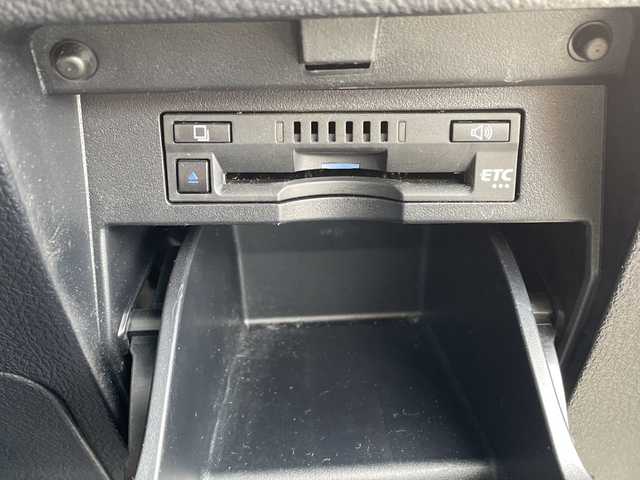 トヨタ アルファード S 愛知県 2020(令2)年 4.1万km ホワイトパールクリスタルシャイン 純正10型ディスプレイオーディオナビ/フリップダウンモニター/サンルーフ/レーダークルーズコントロール/バックカメラ/コーナーセンサー/純正アルミホイール/LEDヘッドライト/リアオートエアコン/オートマチックハイビーム/ETC/ドライブレコーダー/衝突軽減システム/フルセグ/CD DVD/Bluetooth/ステアリングスイッチ/スマートキー/プッシュスタート