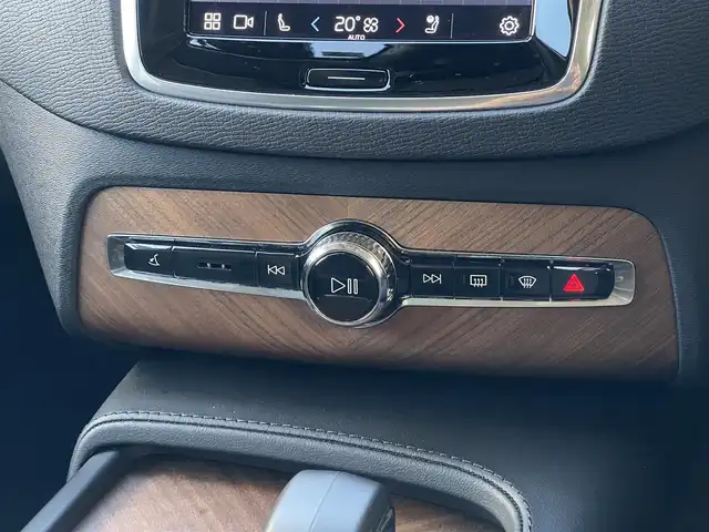 ボルボ ＸＣ９０ プラスB5 AWD 山梨県 2022(令4)年 3.1万km 銀／ガンＭ ワンオーナー　/Ｇｏｏｇｌｅナビ　/ＳＲ　/黒革　/全周囲カメラ　/カープレイ　/アンドロイドＡ　/ＢＴ　/Ｐバックドア　/パイロットＡ　/ＬＫＡ　/ＢＳＡ　/ＡＣＣ　/ＥＴＣ　/シートＨ　/Ｐシート　/ＬＥＤ　/Ａハイビーム　/保証書