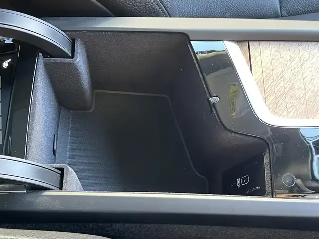 ボルボ ＸＣ９０ プラスB5 AWD 山梨県 2022(令4)年 3.1万km 銀／ガンＭ ワンオーナー　/Ｇｏｏｇｌｅナビ　/ＳＲ　/黒革　/全周囲カメラ　/カープレイ　/アンドロイドＡ　/ＢＴ　/Ｐバックドア　/パイロットＡ　/ＬＫＡ　/ＢＳＡ　/ＡＣＣ　/ＥＴＣ　/シートＨ　/Ｐシート　/ＬＥＤ　/Ａハイビーム　/保証書