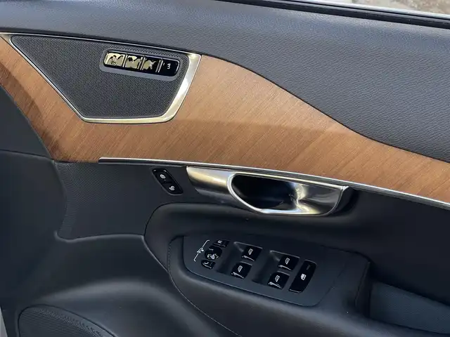 ボルボ ＸＣ９０ プラスB5 AWD 山梨県 2022(令4)年 3.1万km 銀／ガンＭ ワンオーナー　/Ｇｏｏｇｌｅナビ　/ＳＲ　/黒革　/全周囲カメラ　/カープレイ　/アンドロイドＡ　/ＢＴ　/Ｐバックドア　/パイロットＡ　/ＬＫＡ　/ＢＳＡ　/ＡＣＣ　/ＥＴＣ　/シートＨ　/Ｐシート　/ＬＥＤ　/Ａハイビーム　/保証書