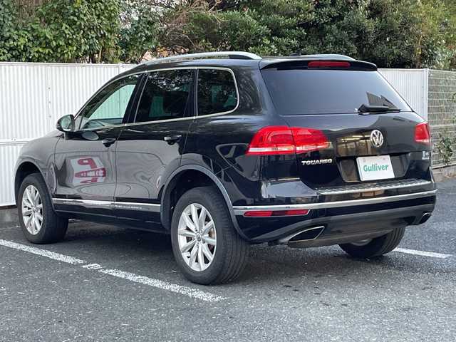 フォルクスワーゲン トゥアレグ V6 Bモーションテクノロジー 茨城県 2015(平27)年 8.6万km 黒 プリクラッシュセーフティシステム/純正ナビ/FM/AM/SD/AUX/Bluetooth接続/ワンセグTV/レザーシート/アダプティブクルーズコントロール/レーンキープアシスト/横滑り防止装置/アラウンドビューモニター/前後コーナーセンサー/パワーシート(D+N席)/メモリーシート(D席)/シートヒーター(D+N席)/ステアリングヒーター/ビルトインETC/保証書/取扱説明書