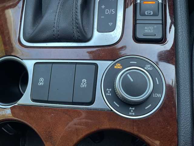 フォルクスワーゲン トゥアレグ V6 Bモーションテクノロジー 茨城県 2015(平27)年 8.6万km 黒 プリクラッシュセーフティシステム/純正ナビ/FM/AM/SD/AUX/Bluetooth接続/ワンセグTV/レザーシート/アダプティブクルーズコントロール/レーンキープアシスト/横滑り防止装置/アラウンドビューモニター/前後コーナーセンサー/パワーシート(D+N席)/メモリーシート(D席)/シートヒーター(D+N席)/ステアリングヒーター/ビルトインETC/保証書/取扱説明書