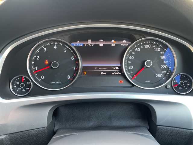 フォルクスワーゲン トゥアレグ V6 Bモーションテクノロジー 茨城県 2015(平27)年 8.6万km 黒 プリクラッシュセーフティシステム/純正ナビ/FM/AM/SD/AUX/Bluetooth接続/ワンセグTV/レザーシート/アダプティブクルーズコントロール/レーンキープアシスト/横滑り防止装置/アラウンドビューモニター/前後コーナーセンサー/パワーシート(D+N席)/メモリーシート(D席)/シートヒーター(D+N席)/ステアリングヒーター/ビルトインETC/保証書/取扱説明書