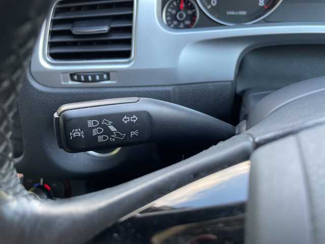 フォルクスワーゲン トゥアレグ V6 Bモーションテクノロジー 茨城県 2015(平27)年 8.6万km 黒 プリクラッシュセーフティシステム/純正ナビ/FM/AM/SD/AUX/Bluetooth接続/ワンセグTV/レザーシート/アダプティブクルーズコントロール/レーンキープアシスト/横滑り防止装置/アラウンドビューモニター/前後コーナーセンサー/パワーシート(D+N席)/メモリーシート(D席)/シートヒーター(D+N席)/ステアリングヒーター/ビルトインETC/保証書/取扱説明書