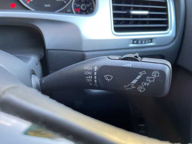 フォルクスワーゲン トゥアレグ V6 Bモーションテクノロジー 茨城県 2015(平27)年 8.6万km 黒 プリクラッシュセーフティシステム/純正ナビ/FM/AM/SD/AUX/Bluetooth接続/ワンセグTV/レザーシート/アダプティブクルーズコントロール/レーンキープアシスト/横滑り防止装置/アラウンドビューモニター/前後コーナーセンサー/パワーシート(D+N席)/メモリーシート(D席)/シートヒーター(D+N席)/ステアリングヒーター/ビルトインETC/保証書/取扱説明書