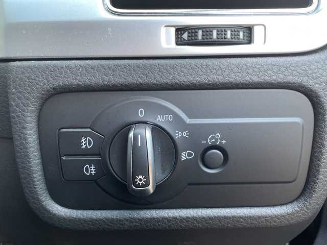 フォルクスワーゲン トゥアレグ V6 Bモーションテクノロジー 茨城県 2015(平27)年 8.6万km 黒 プリクラッシュセーフティシステム/純正ナビ/FM/AM/SD/AUX/Bluetooth接続/ワンセグTV/レザーシート/アダプティブクルーズコントロール/レーンキープアシスト/横滑り防止装置/アラウンドビューモニター/前後コーナーセンサー/パワーシート(D+N席)/メモリーシート(D席)/シートヒーター(D+N席)/ステアリングヒーター/ビルトインETC/保証書/取扱説明書