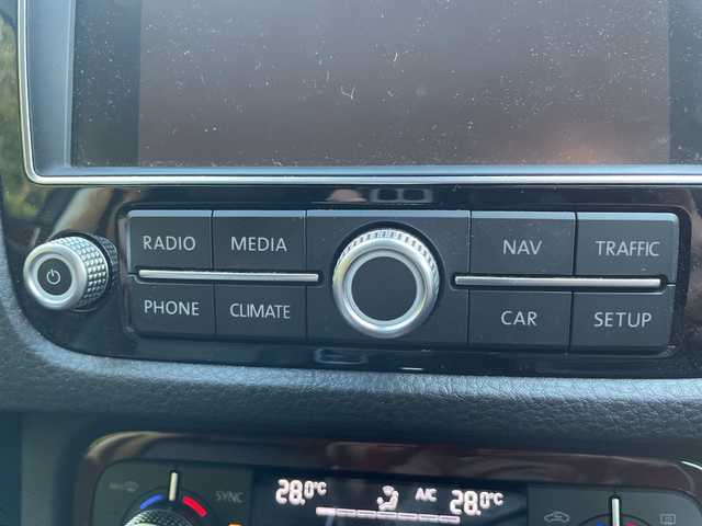 フォルクスワーゲン トゥアレグ V6 Bモーションテクノロジー 茨城県 2015(平27)年 8.6万km 黒 プリクラッシュセーフティシステム/純正ナビ/FM/AM/SD/AUX/Bluetooth接続/ワンセグTV/レザーシート/アダプティブクルーズコントロール/レーンキープアシスト/横滑り防止装置/アラウンドビューモニター/前後コーナーセンサー/パワーシート(D+N席)/メモリーシート(D席)/シートヒーター(D+N席)/ステアリングヒーター/ビルトインETC/保証書/取扱説明書