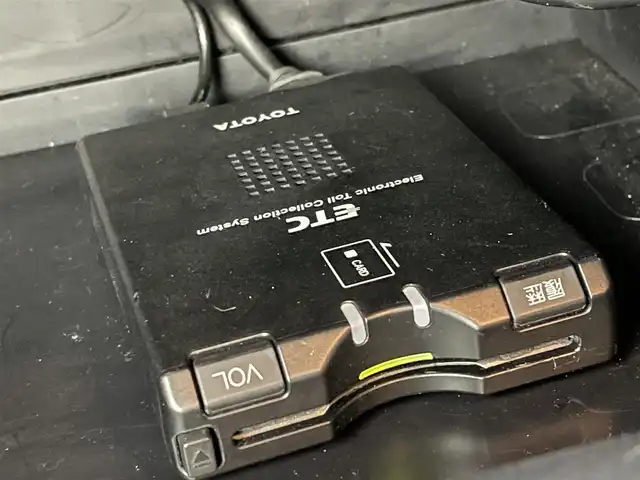 トヨタ シエンタ ハイブリッド X 東京都 2016(平28)年 9.6万km シルバーM セーフティセンス/プリクラッシュセーフティ/レーンキープアシスト/オートハイビーム/純正SDナビ/CD/DVD/BT/AM/FM/TV/バックカメラ/片側パワースライドドア/ETC