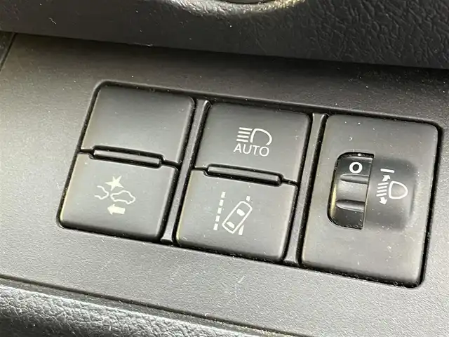 トヨタ シエンタ ハイブリッド X 東京都 2016(平28)年 9.6万km シルバーM セーフティセンス/プリクラッシュセーフティ/レーンキープアシスト/オートハイビーム/純正SDナビ/CD/DVD/BT/AM/FM/TV/バックカメラ/片側パワースライドドア/ETC