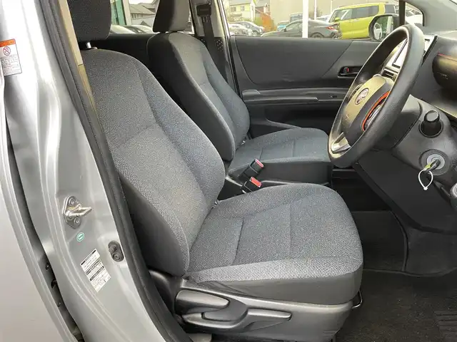 トヨタ シエンタ ハイブリッド X 東京都 2016(平28)年 9.6万km シルバーM セーフティセンス/プリクラッシュセーフティ/レーンキープアシスト/オートハイビーム/純正SDナビ/CD/DVD/BT/AM/FM/TV/バックカメラ/片側パワースライドドア/ETC