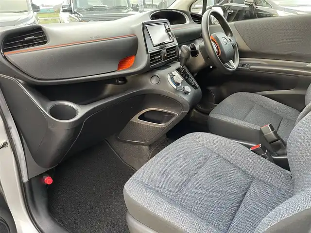 トヨタ シエンタ ハイブリッド X 東京都 2016(平28)年 9.6万km シルバーM セーフティセンス/プリクラッシュセーフティ/レーンキープアシスト/オートハイビーム/純正SDナビ/CD/DVD/BT/AM/FM/TV/バックカメラ/片側パワースライドドア/ETC