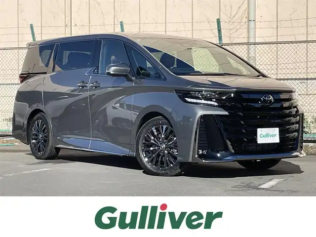トヨタ ヴェルファイア Z プレミア 東京都 2025(令7)年 0.1千km シルバー 登録済未使用車　/純正１４型ＤＡナビ＆フルセグ/・BluetoothAudio/USB/HDMI/・AppleCarPlay/AndroidAuto/サンセットブラウンレザーシート/・前席シートヒーター/・オットマン/・２列目エグゼクティブシート/左右独立ムーンルーフ　/ユニバーサルステップ　/セーフティセンス　/（予防安全技術）/・プリクラッシュセーフティ/・アダプティブハイビームアシスト/・ロードサインアシスト/・レーダークルーズコントロール　/・レーンチェンジアシスト/・レーントレーンシングアシスト/ブラインドスポットモニター　/３眼ＬＥＤヘッドライト/デジタルインナーミラー/スマートキー/保証書＆取説