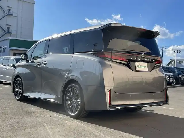 トヨタ ヴェルファイア Z プレミア 東京都 2025(令7)年 0.1千km シルバー 登録済未使用車　/純正１４型ＤＡナビ＆フルセグ/・BluetoothAudio/USB/HDMI/・AppleCarPlay/AndroidAuto/サンセットブラウンレザーシート/・前席シートヒーター/・オットマン/・２列目エグゼクティブシート/左右独立ムーンルーフ　/ユニバーサルステップ　/セーフティセンス　/（予防安全技術）/・プリクラッシュセーフティ/・アダプティブハイビームアシスト/・ロードサインアシスト/・レーダークルーズコントロール　/・レーンチェンジアシスト/・レーントレーンシングアシスト/ブラインドスポットモニター　/３眼ＬＥＤヘッドライト/デジタルインナーミラー/スマートキー/保証書＆取説