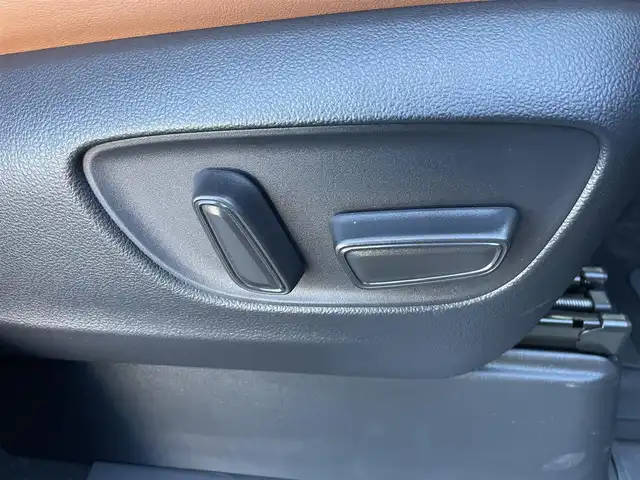 トヨタ ヴェルファイア Z プレミア 東京都 2025(令7)年 0.1千km シルバー 登録済未使用車　/純正１４型ＤＡナビ＆フルセグ/・BluetoothAudio/USB/HDMI/・AppleCarPlay/AndroidAuto/サンセットブラウンレザーシート/・前席シートヒーター/・オットマン/・２列目エグゼクティブシート/左右独立ムーンルーフ　/ユニバーサルステップ　/セーフティセンス　/（予防安全技術）/・プリクラッシュセーフティ/・アダプティブハイビームアシスト/・ロードサインアシスト/・レーダークルーズコントロール　/・レーンチェンジアシスト/・レーントレーンシングアシスト/ブラインドスポットモニター　/３眼ＬＥＤヘッドライト/デジタルインナーミラー/スマートキー/保証書＆取説