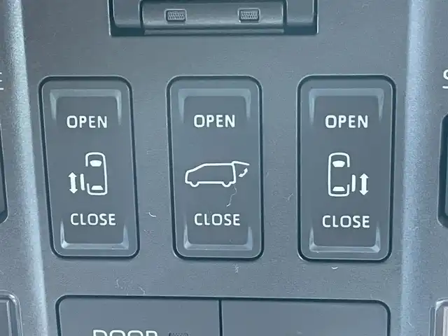 トヨタ ヴェルファイア Z プレミア 東京都 2025(令7)年 0.1千km シルバー 登録済未使用車　/純正１４型ＤＡナビ＆フルセグ/・BluetoothAudio/USB/HDMI/・AppleCarPlay/AndroidAuto/サンセットブラウンレザーシート/・前席シートヒーター/・オットマン/・２列目エグゼクティブシート/左右独立ムーンルーフ　/ユニバーサルステップ　/セーフティセンス　/（予防安全技術）/・プリクラッシュセーフティ/・アダプティブハイビームアシスト/・ロードサインアシスト/・レーダークルーズコントロール　/・レーンチェンジアシスト/・レーントレーンシングアシスト/ブラインドスポットモニター　/３眼ＬＥＤヘッドライト/デジタルインナーミラー/スマートキー/保証書＆取説