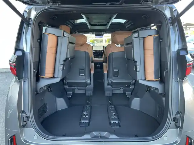 トヨタ ヴェルファイア Z プレミア 東京都 2025(令7)年 0.1千km シルバー 登録済未使用車　/純正１４型ＤＡナビ＆フルセグ/・BluetoothAudio/USB/HDMI/・AppleCarPlay/AndroidAuto/サンセットブラウンレザーシート/・前席シートヒーター/・オットマン/・２列目エグゼクティブシート/左右独立ムーンルーフ　/ユニバーサルステップ　/セーフティセンス　/（予防安全技術）/・プリクラッシュセーフティ/・アダプティブハイビームアシスト/・ロードサインアシスト/・レーダークルーズコントロール　/・レーンチェンジアシスト/・レーントレーンシングアシスト/ブラインドスポットモニター　/３眼ＬＥＤヘッドライト/デジタルインナーミラー/スマートキー/保証書＆取説