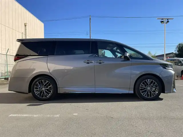 トヨタ ヴェルファイア Z プレミア 東京都 2025(令7)年 0.1千km シルバー 登録済未使用車　/純正１４型ＤＡナビ＆フルセグ/・BluetoothAudio/USB/HDMI/・AppleCarPlay/AndroidAuto/サンセットブラウンレザーシート/・前席シートヒーター/・オットマン/・２列目エグゼクティブシート/左右独立ムーンルーフ　/ユニバーサルステップ　/セーフティセンス　/（予防安全技術）/・プリクラッシュセーフティ/・アダプティブハイビームアシスト/・ロードサインアシスト/・レーダークルーズコントロール　/・レーンチェンジアシスト/・レーントレーンシングアシスト/ブラインドスポットモニター　/３眼ＬＥＤヘッドライト/デジタルインナーミラー/スマートキー/保証書＆取説