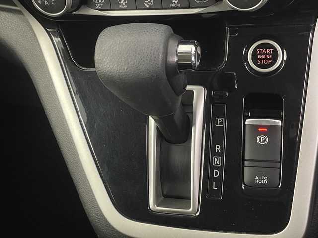 日産 セレナ ハイウェイスターVセレクションⅡ 埼玉県 2019(平31)年 4.2万km ブリリアントホワイトパール 純正フリップダウンモニター/純正9インチナビ　MM518D-L/全方位カメラ/前方ドライブレコーダー/ETC/自動駐車システム/プロパイロット/車線逸脱警報/衝突軽減ブレーキ/標識認識機能/電子パーキングシステム/オートブレーキホールド/デジタルインナーミラー/両側パワースライドドア/プッシュスタート/ステアリングリモコン/ウィンカーミラー/フロントフォグランプ/純正フロアマット/純正ドアバイザー/純正16インチアルミホイール