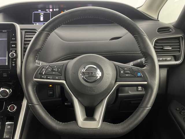 日産 セレナ ハイウェイスターVセレクションⅡ 埼玉県 2019(平31)年 4.2万km ブリリアントホワイトパール 純正フリップダウンモニター/純正9インチナビ　MM518D-L/全方位カメラ/前方ドライブレコーダー/ETC/自動駐車システム/プロパイロット/車線逸脱警報/衝突軽減ブレーキ/標識認識機能/電子パーキングシステム/オートブレーキホールド/デジタルインナーミラー/両側パワースライドドア/プッシュスタート/ステアリングリモコン/ウィンカーミラー/フロントフォグランプ/純正フロアマット/純正ドアバイザー/純正16インチアルミホイール