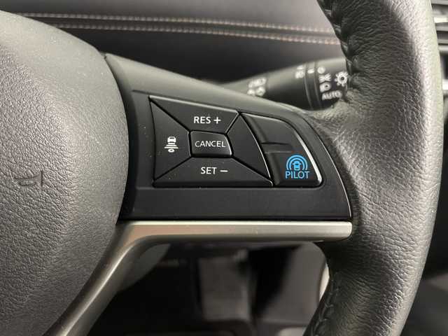 日産 セレナ ハイウェイスターVセレクションⅡ 埼玉県 2019(平31)年 4.2万km ブリリアントホワイトパール 純正フリップダウンモニター/純正9インチナビ　MM518D-L/全方位カメラ/前方ドライブレコーダー/ETC/自動駐車システム/プロパイロット/車線逸脱警報/衝突軽減ブレーキ/標識認識機能/電子パーキングシステム/オートブレーキホールド/デジタルインナーミラー/両側パワースライドドア/プッシュスタート/ステアリングリモコン/ウィンカーミラー/フロントフォグランプ/純正フロアマット/純正ドアバイザー/純正16インチアルミホイール