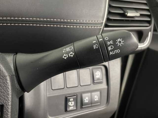 日産 セレナ ハイウェイスターVセレクションⅡ 埼玉県 2019(平31)年 4.2万km ブリリアントホワイトパール 純正フリップダウンモニター/純正9インチナビ　MM518D-L/全方位カメラ/前方ドライブレコーダー/ETC/自動駐車システム/プロパイロット/車線逸脱警報/衝突軽減ブレーキ/標識認識機能/電子パーキングシステム/オートブレーキホールド/デジタルインナーミラー/両側パワースライドドア/プッシュスタート/ステアリングリモコン/ウィンカーミラー/フロントフォグランプ/純正フロアマット/純正ドアバイザー/純正16インチアルミホイール