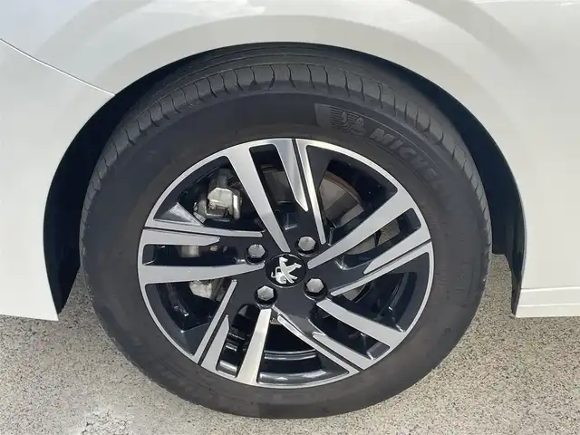 プジョー ２０８ アリュール 東京都 2021(令3)年 2.4万km 白 純正ナビ/Ｂカメラ/ハーフレザーシート/Ａｐｐｌｅ　ＣａｒＰｌａｙ/Ａｎｄｏｒｏｉｄｏ　Ａｕｔｏ/ＥＴＣ/前後ドライブレコーダー/ＵＳＢ／ＢＴオーディオ/ＡＣＣ/レーンキープ/パーキングアシスト