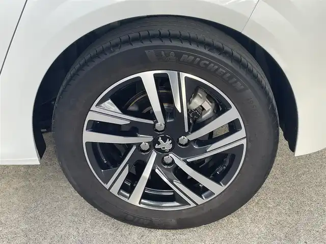 プジョー ２０８ アリュール 東京都 2021(令3)年 2.4万km 白 純正ナビ/Ｂカメラ/ハーフレザーシート/Ａｐｐｌｅ　ＣａｒＰｌａｙ/Ａｎｄｏｒｏｉｄｏ　Ａｕｔｏ/ＥＴＣ/前後ドライブレコーダー/ＵＳＢ／ＢＴオーディオ/ＡＣＣ/レーンキープ/パーキングアシスト