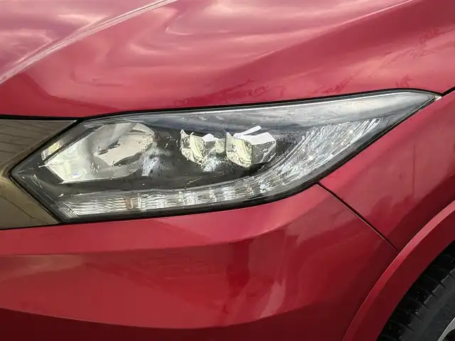 ホンダ ヴェゼル ハイブリッド 岩手県 2016(平28)年 6.3万km プレミアムクリスタルレッドM 禁煙車/4WD/ハーフレザーシート/ミラーヒーター/前席シートヒーター/クルーズコントロール/純正8インチナビ/→フルセグTV/Bluetooth/CD/DVD/HDMI/バックカメラ/ステアリングスイッチ/横滑り防止装置/電子パーキング/オートブレーキホールド/オートライト/LEDヘッドライト/LEDフォグライト/〇プッシュスタート/〇パドルシフト/〇電動格納ミラー/〇ウィンカーミラー/〇ドアバイザー/〇フロアマット/〇シガーソケット/〇USBポート/〇スマートキー/スペアキー/ビルトインETC