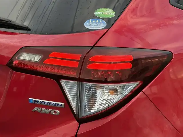 ホンダ ヴェゼル ハイブリッド 岩手県 2016(平28)年 6.3万km プレミアムクリスタルレッドM 禁煙車/4WD/ハーフレザーシート/ミラーヒーター/前席シートヒーター/クルーズコントロール/純正8インチナビ/→フルセグTV/Bluetooth/CD/DVD/HDMI/バックカメラ/ステアリングスイッチ/横滑り防止装置/電子パーキング/オートブレーキホールド/オートライト/LEDヘッドライト/LEDフォグライト/〇プッシュスタート/〇パドルシフト/〇電動格納ミラー/〇ウィンカーミラー/〇ドアバイザー/〇フロアマット/〇シガーソケット/〇USBポート/〇スマートキー/スペアキー/ビルトインETC