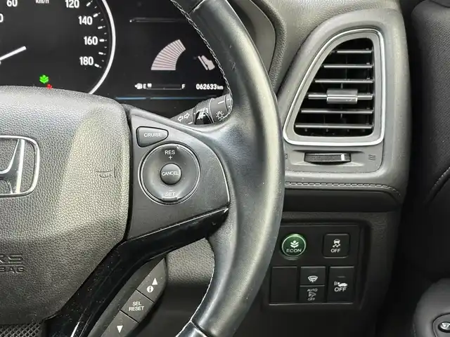 ホンダ ヴェゼル ハイブリッド 岩手県 2016(平28)年 6.3万km プレミアムクリスタルレッドM 禁煙車/4WD/ハーフレザーシート/ミラーヒーター/前席シートヒーター/クルーズコントロール/純正8インチナビ/→フルセグTV/Bluetooth/CD/DVD/HDMI/バックカメラ/ステアリングスイッチ/横滑り防止装置/電子パーキング/オートブレーキホールド/オートライト/LEDヘッドライト/LEDフォグライト/〇プッシュスタート/〇パドルシフト/〇電動格納ミラー/〇ウィンカーミラー/〇ドアバイザー/〇フロアマット/〇シガーソケット/〇USBポート/〇スマートキー/スペアキー/ビルトインETC