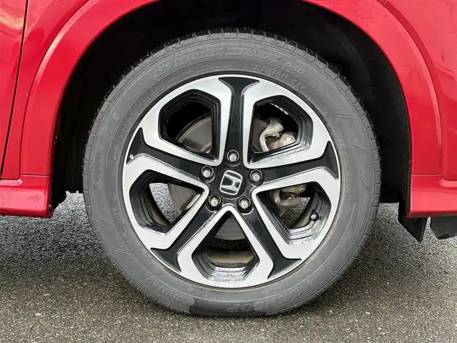 ホンダ ヴェゼル ハイブリッド 岩手県 2016(平28)年 6.3万km プレミアムクリスタルレッドM 禁煙車/4WD/ハーフレザーシート/ミラーヒーター/前席シートヒーター/クルーズコントロール/純正8インチナビ/→フルセグTV/Bluetooth/CD/DVD/HDMI/バックカメラ/ステアリングスイッチ/横滑り防止装置/電子パーキング/オートブレーキホールド/オートライト/LEDヘッドライト/LEDフォグライト/〇プッシュスタート/〇パドルシフト/〇電動格納ミラー/〇ウィンカーミラー/〇ドアバイザー/〇フロアマット/〇シガーソケット/〇USBポート/〇スマートキー/スペアキー/ビルトインETC