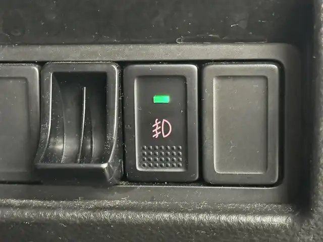 スズキ スイフト RS 三重県 2012(平24)年 8.6万km スーパーブラックパール ガソリン/FF/フロアCVT/クラリオン 7インチ『ROAD EXPLORER SD 2.5』 NX711/（FM/AM/CD/DVD/MUSIC CATCHER/TV/SD/USB/iPod/Bluetooth/VTR）/ETC/安全/・ABS（EBD付）/・運転席、助手席エアバッグ/など/装備/・オートライト/・ディスチャージヘッドライト/・フロントフォグライト/・オートエアコン/・ステアリングスイッチ/・プッシュスタート/・電動格納ドアミラー/・全ドアパワーウインドウ/・パワーステアリング/・スマートキーx2/・保/取/ナビ取/など