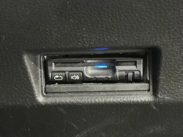 スズキ スイフト RS 三重県 2012(平24)年 8.6万km スーパーブラックパール ガソリン/FF/フロアCVT/クラリオン 7インチ『ROAD EXPLORER SD 2.5』 NX711/（FM/AM/CD/DVD/MUSIC CATCHER/TV/SD/USB/iPod/Bluetooth/VTR）/ETC/安全/・ABS（EBD付）/・運転席、助手席エアバッグ/など/装備/・オートライト/・ディスチャージヘッドライト/・フロントフォグライト/・オートエアコン/・ステアリングスイッチ/・プッシュスタート/・電動格納ドアミラー/・全ドアパワーウインドウ/・パワーステアリング/・スマートキーx2/・保/取/ナビ取/など