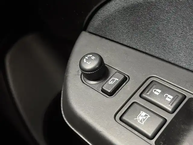 スズキ スイフト RS 三重県 2012(平24)年 8.6万km スーパーブラックパール ガソリン/FF/フロアCVT/クラリオン 7インチ『ROAD EXPLORER SD 2.5』 NX711/（FM/AM/CD/DVD/MUSIC CATCHER/TV/SD/USB/iPod/Bluetooth/VTR）/ETC/安全/・ABS（EBD付）/・運転席、助手席エアバッグ/など/装備/・オートライト/・ディスチャージヘッドライト/・フロントフォグライト/・オートエアコン/・ステアリングスイッチ/・プッシュスタート/・電動格納ドアミラー/・全ドアパワーウインドウ/・パワーステアリング/・スマートキーx2/・保/取/ナビ取/など