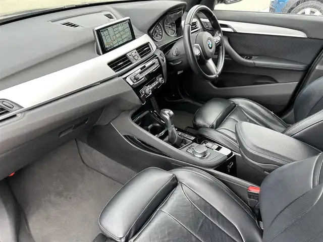 ＢＭＷ Ｘ１ xDrive 18d Mスポーツ 道東・釧路十勝 2017(平29)年 3.9万km ミネラルグレー 社外フルセグTV/純正ナビ(CD/DVD/Bluetooth)/前後ドライブレコーダー/バックカメラ/ミラー一体型ETC/インテリジェントセーフティ/ステアリングスイッチ/革巻きステアリング/シートカバー/コーナーセンサー/アイドリングストップ/コンフォートアクセス/パワーバックドア/オートライト/LEDヘッドライト/取扱説明書/スペアキー/純正18インチAW
