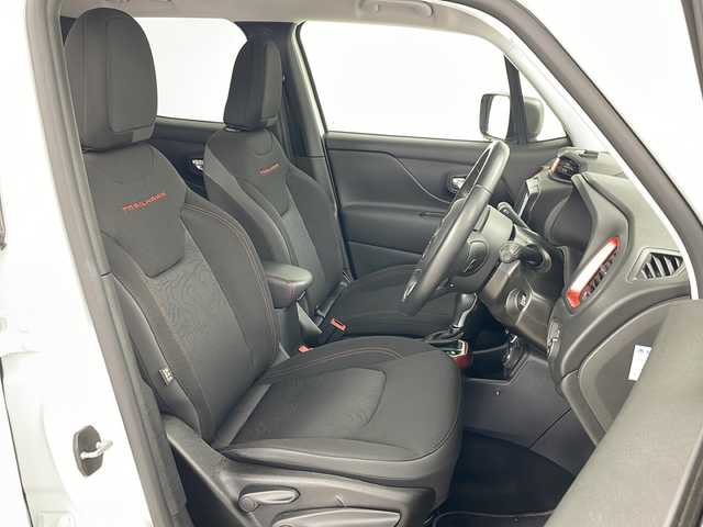 クライスラー・ジープ ジープ レネゲード トレイルホーク 道央・札幌 2020(令2)年 1.9万km 白 ワンオーナー /AppleCarPlay/地デジ/クルーズコントロール/純正ナビ/バックカメラ/LEDヘッドライト/ETC2.0/ブラインドスポット /レーンアシスト/ドラレコ/パークセンサー