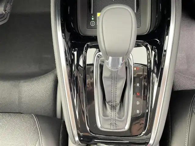 ホンダ ヴェゼル ハイブリッド e:HEV Z 千葉県 2025(令7)年 0.1万km未満 プラチナホワイトパール 登録済未使用車/ホンダセンシング/・路外逸脱抑制機能/・ブラインドスポットインフォメーション/・踏み間違い衝突軽減防止/・CMBS　衝突軽減/・コーナーセンサー/・ダウンヒルアシスト/純正9インチHonda CONNECTディスプレー/・Bluetooth/AppleCarPlay/USB/フルセグTV/FM・AM/バックカメラ/レーダークルーズコントロール/LEDヘッドライト/フォグランプ/オートライト/オートハイビーム/ハーフレザー/チップアップシート/前席シートヒーター/ハンドルヒーター/純正18インチアルミホイール/ビルトインETC2.0/フロントグリル　ベルリナブラック/スマートキー/プッシュスタート/保証書・取説/パドルシフト/オートエアコン/スペアキー/パワーバックドア/LEDヘッドライト/フォグランプ/オートライト/オートハイビーム/電動格納ミラー/横滑り防止装置/ステアリングリモコン　ステアリングスイッチ/ワイヤレス充電　置くだけ充電/電動パーキングブレーキ/オートブレーキホールド