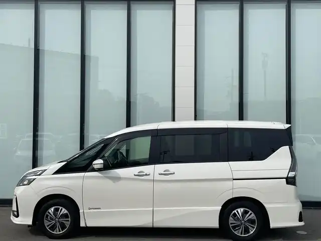 日産 セレナ e－パワー ハイウェイスター V 大阪府 2022(令4)年 1.4万km ブリリアントホワイトパール 純正ナビ/   フルセグTV/CD/DVD/Bluetooth/衝突軽減/ＢＳＭ/プロパイロット/全方位モニター/スマートルームミラー/両側パワースライドドア/コーナーセンサー/純正フロアマット/スマートキー/ＥＴＣ/ＬＥＤライト/禁煙車