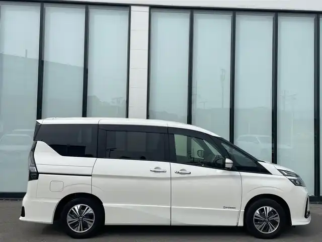日産 セレナ e－パワー ハイウェイスター V 大阪府 2022(令4)年 1.4万km ブリリアントホワイトパール 純正ナビ/   フルセグTV/CD/DVD/Bluetooth/衝突軽減/ＢＳＭ/プロパイロット/全方位モニター/スマートルームミラー/両側パワースライドドア/コーナーセンサー/純正フロアマット/スマートキー/ＥＴＣ/ＬＥＤライト/禁煙車