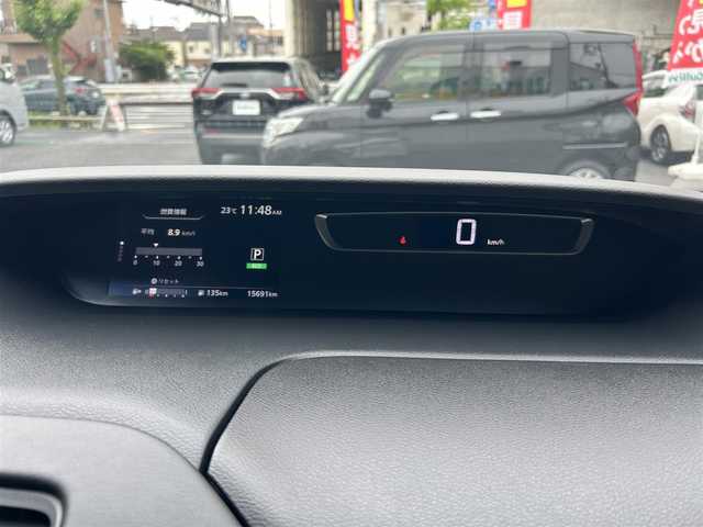 日産 セレナ ハイウェイスター G 東京都 2017(平29)年 1.6万km ブリリアントホワイトパール 2トーン ワンオーナー/純正SDナビ/フルセグTV/SD/CD/DVD/Bluetooth/USB/AUX/純正フリップダウンモニター/アラウンドビューモニター/プロパイロット/アダプティブクルーズコントロール/パーキングアシスト/レーンアシスト/エマージェンシーブレーキ/アイドリングストップ/インテリジェントルームミラー/ビルトインETC2.0/純正ドライブレコーダー/両側パワースライドドア/純正16インチアルミホイール/純正スタッドレスタイヤ積込/社外マフラー/純正マフラー積込/ステアリングスイッチ/ドアバイザー/NISUMOドアノブカバー/プッシュスタート/保証書/取扱説明書/点検記録簿/スペアキー